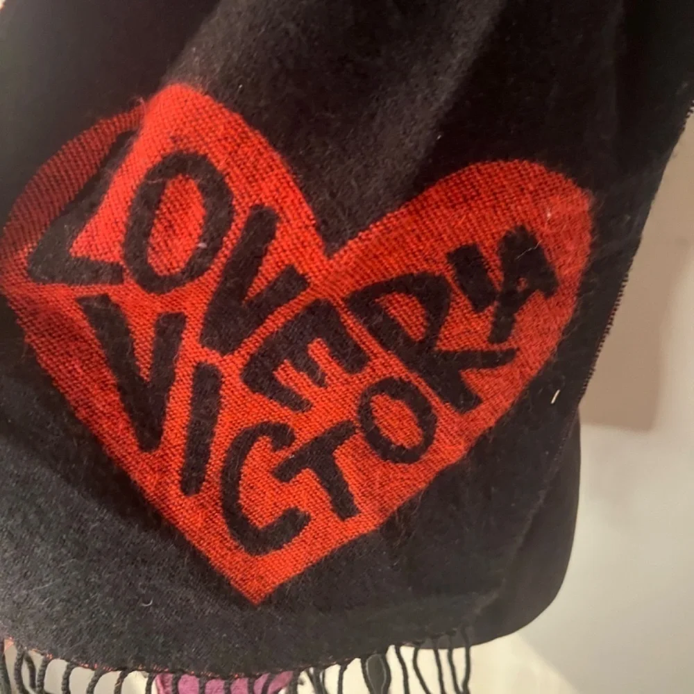 VICTORIAS SECRET SCARF PINK & BLACK LOVE VICTORIA WINTER ANGEL